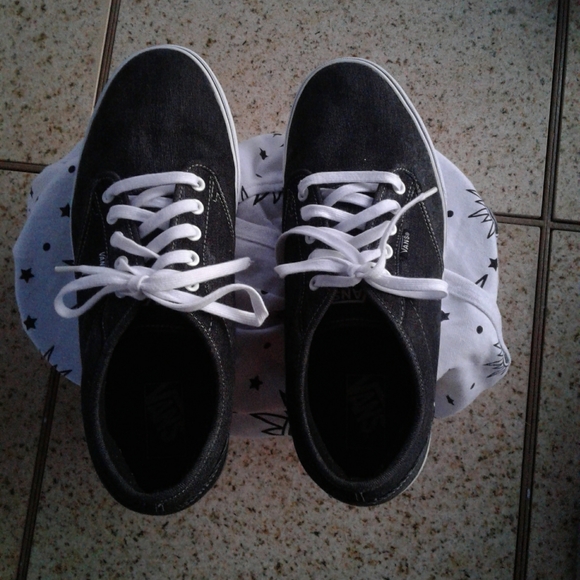 Vans - Picture 2 of 8